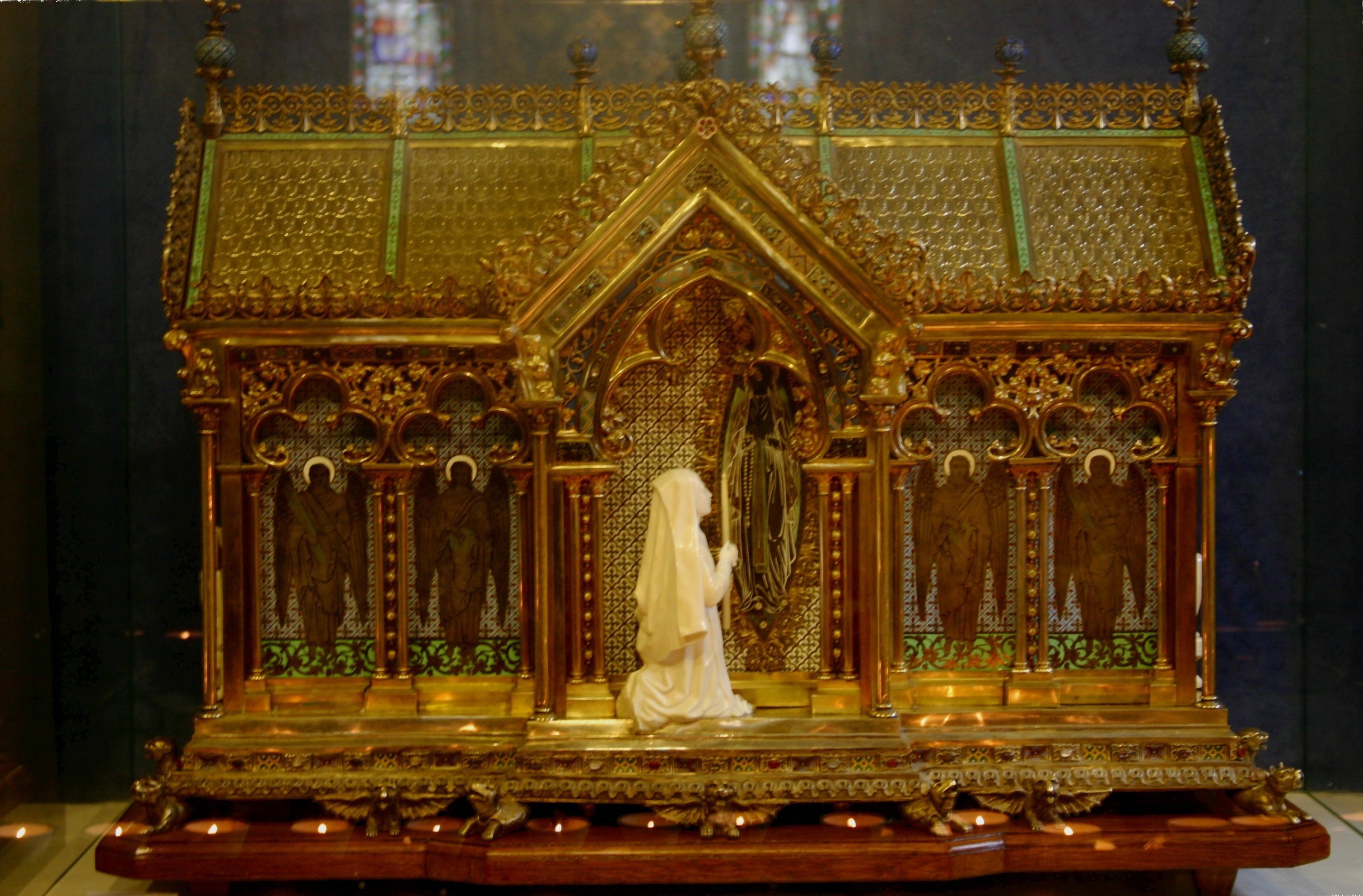 Reliquary_of_St._Bernadette_Soubirous_-_Basilica_of_the_Immaculate_Conception_-_Lourdes_2014