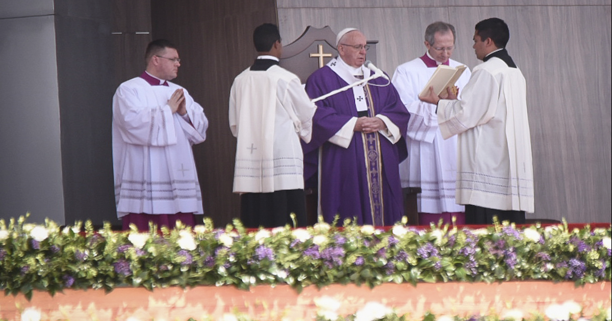 The Eucharistic Miracle Pope Francis Witnessed in Buenos Aires